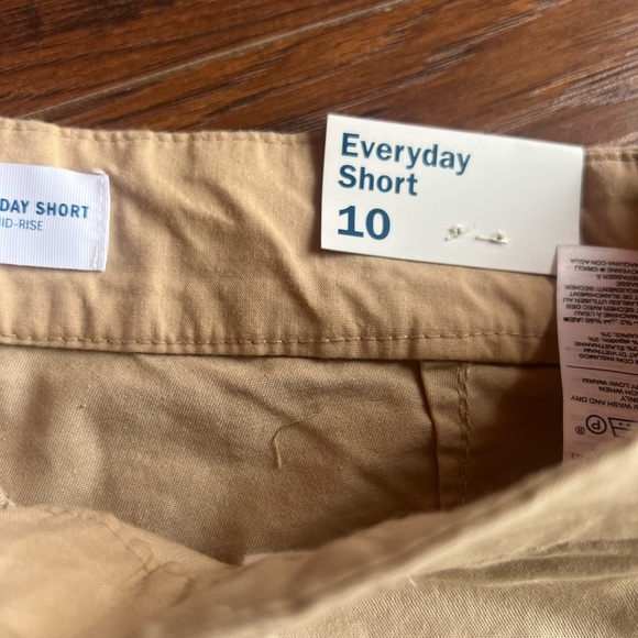 Old Navy Khaki Casual Shorts - Picture 4 of 8